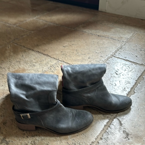 Distressed black grey Charles David riding boots - Picture 2 of 5